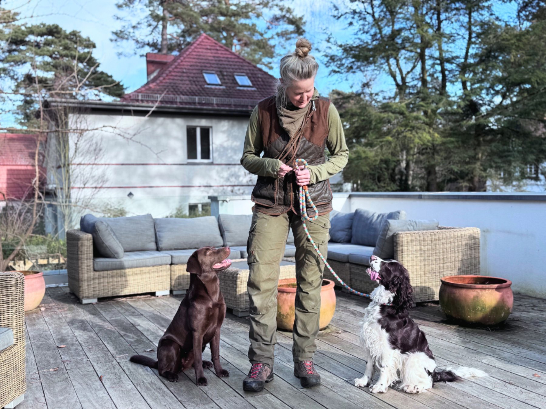 Svenja von EINGENØRDET mit Hund